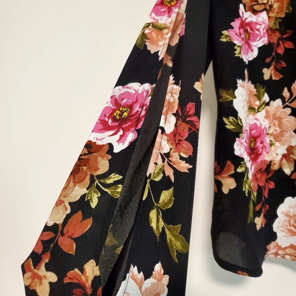 Black floral blouse - Picture 3 of 5